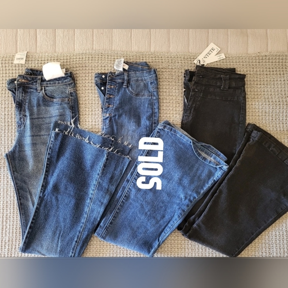 🌻2pk Women's Classic Blue and Black Flare Jeans